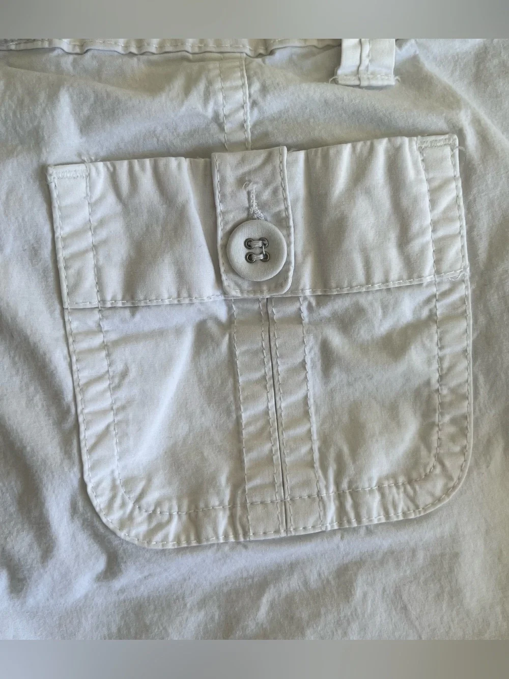 Petite Sophisticate White Capris with Button Flaps - Size 6P
